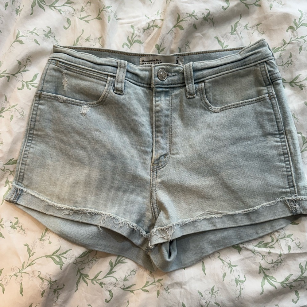 Abercrombie and Fitch Women's Jean Shorts - Light wash size 6/28